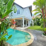 Fabulous Modern 3 Br. Villa In Seminyak Large Pool