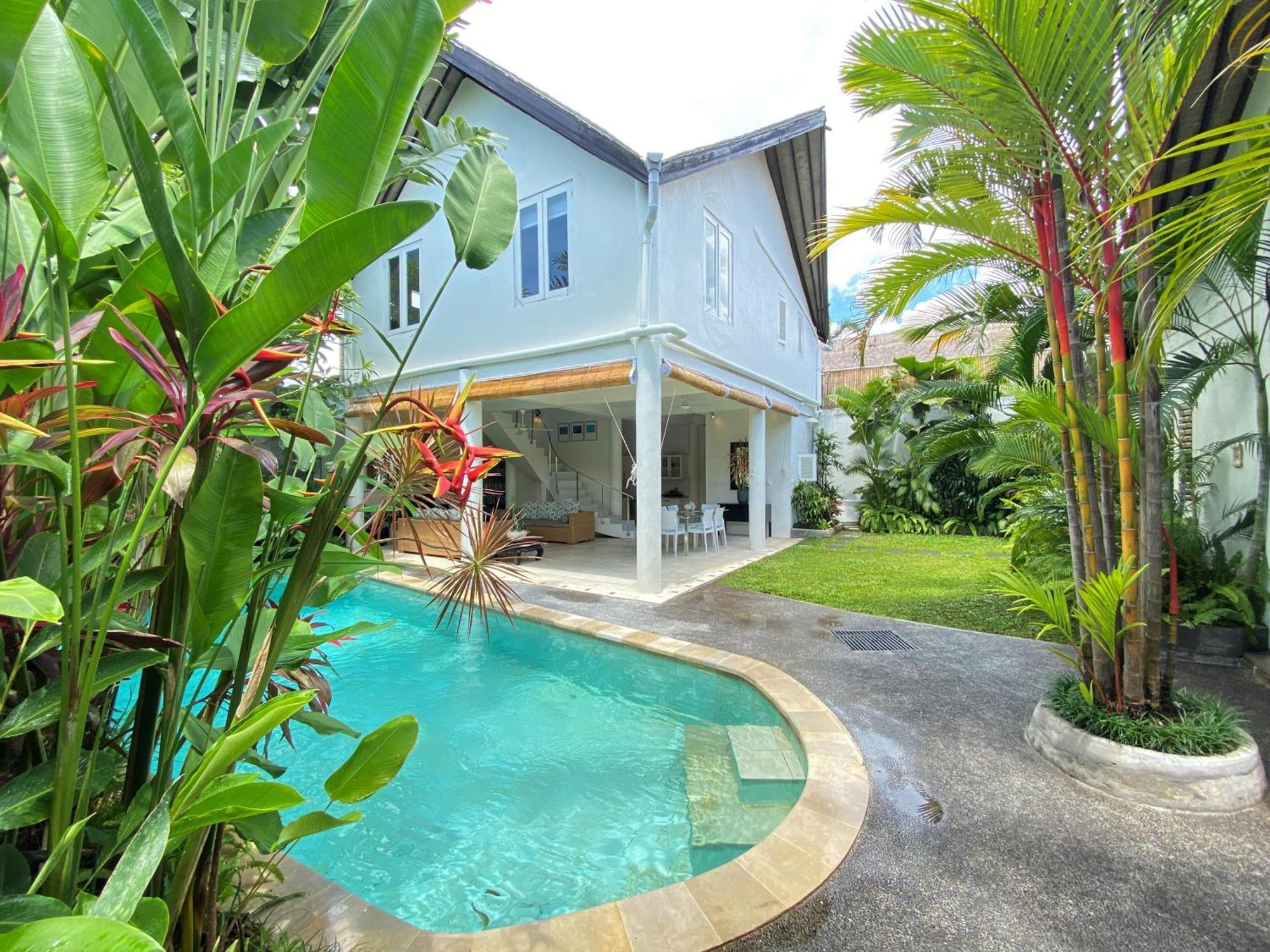 Fabulous Modern 3 Br. In Large Pool Villa Seminyak (Bali)